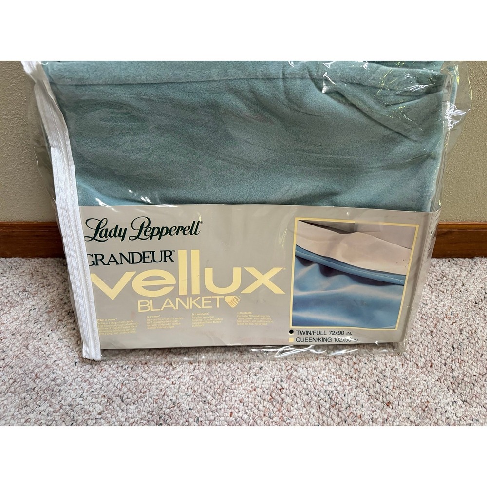 Vintage 1970 Lady Pepperell Vellux Blanket Twin/Full 72x90 blue NoS